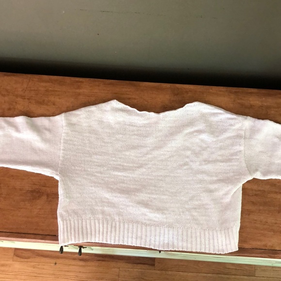 White flowered sweater - Picture 2 of 4